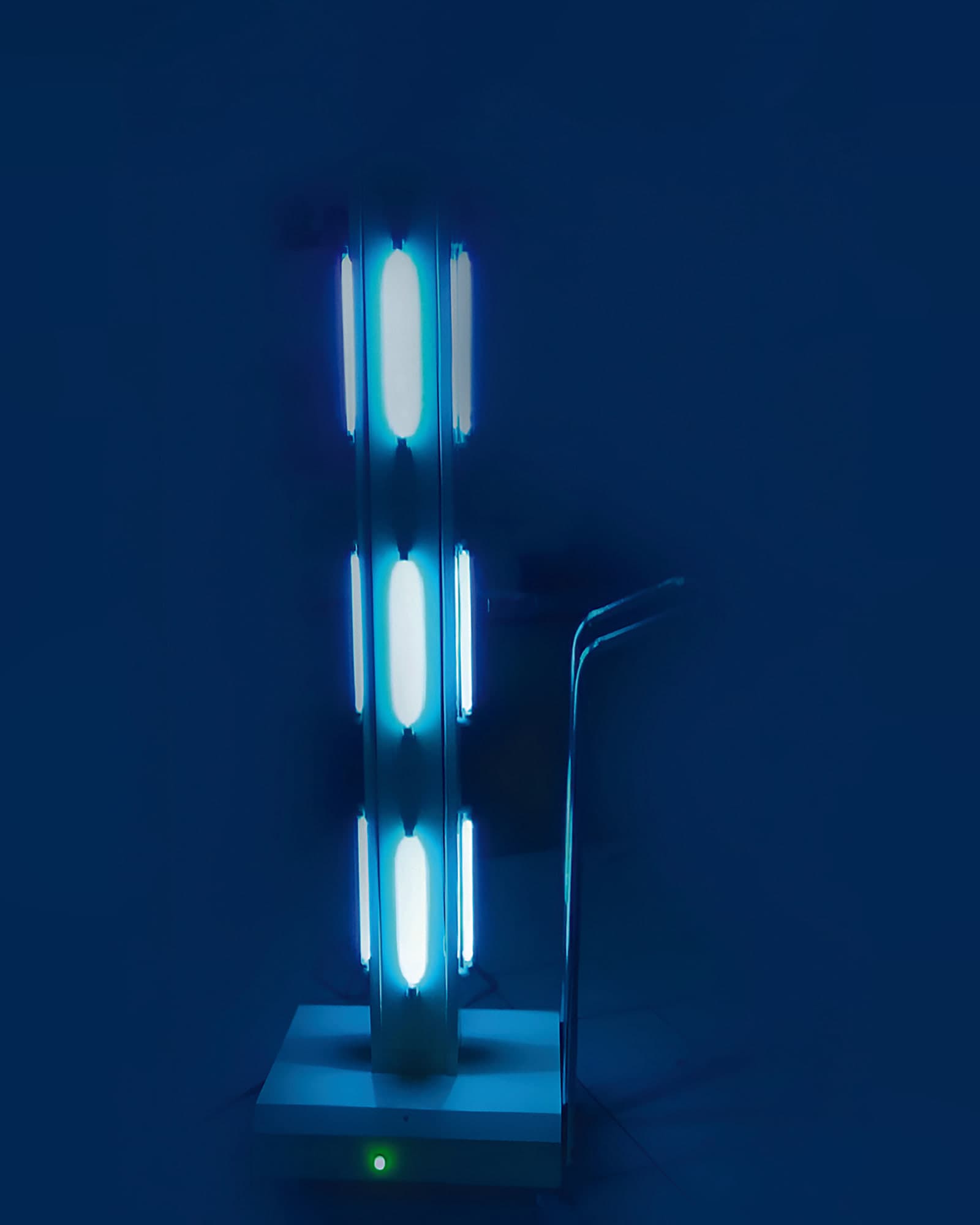 Simbona UVC tower with lamps operating